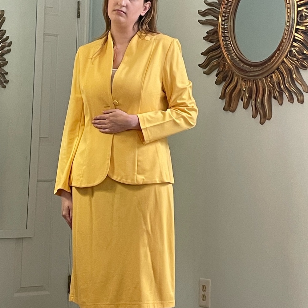 Mary Crafts Size 14 1990s vintage yellow skirt suit